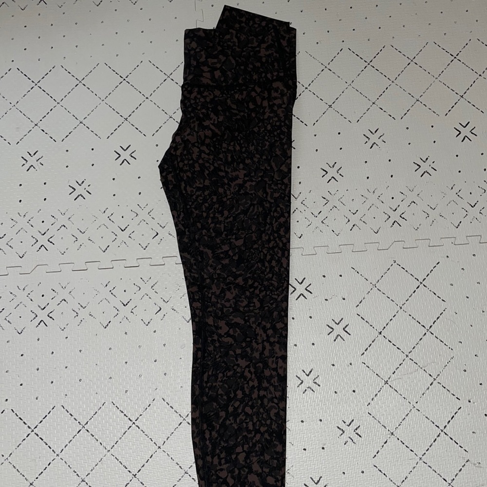 Lululemon wunder under size 8 28”